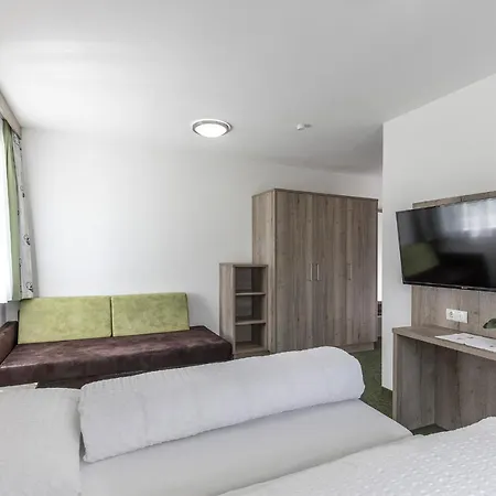 לינה וארוחת בוקר Jaqueline 3*