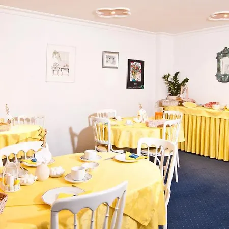 فندق مبيت وإفطار Jaqueline 3*