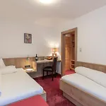 Nocleg ze śniadaniem Jaqueline 3*
